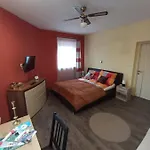 아파트 Borostyan Apartmanhaz *