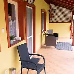아파트 Borostyan Apartmanhaz *