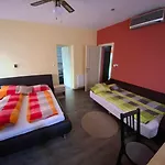 Borostyan Apartmanhaz 아파트 *