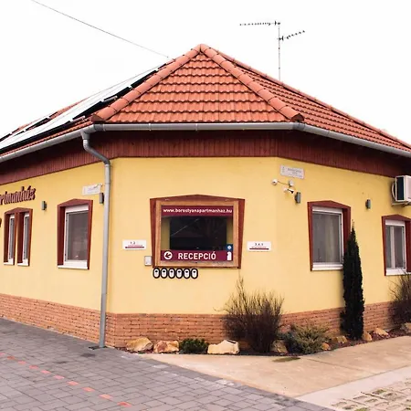 Borostyan Apartmanhaz *