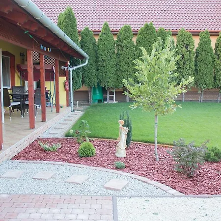 Daire Borostyan Apartmanhaz *