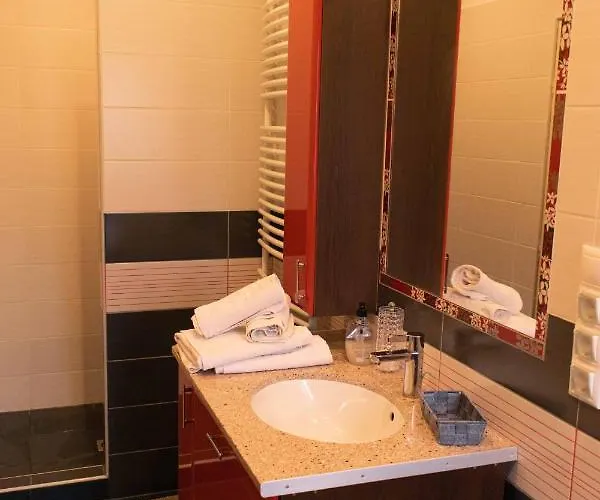 Borostyan Apartmanhaz *